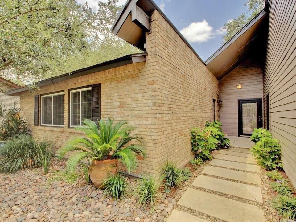 3607 Summit Bend in Austin, TX - Building Photo