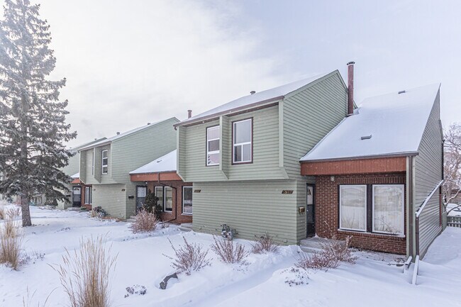 5339 Hill View Cres NW in Edmonton, AB - Building Photo - Primary Photo