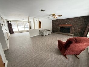 1090 Pleasant St in Paxton, MA - Building Photo - Building Photo