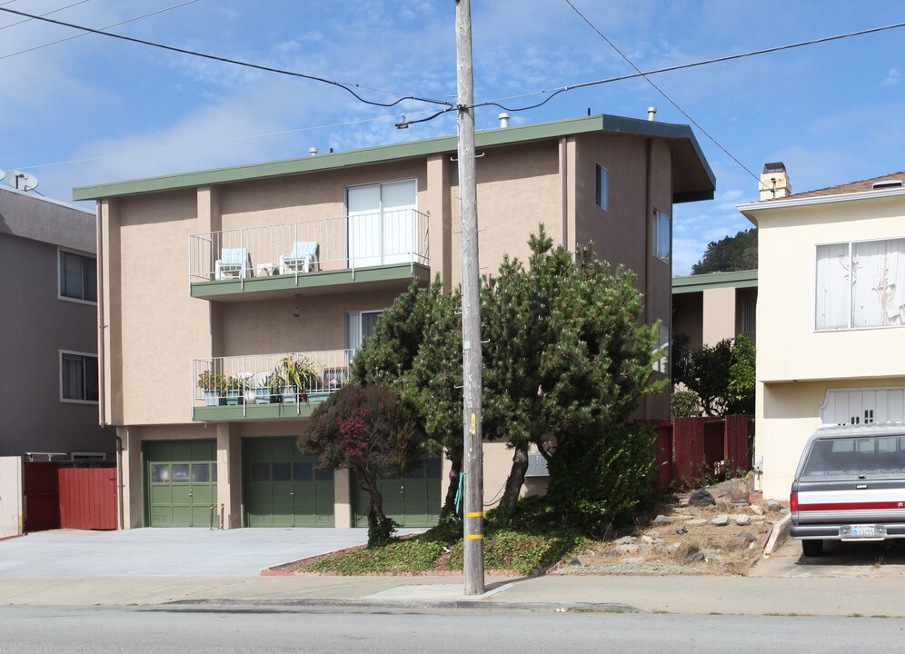 674 Grand Ave in South San Francisco, CA - Building Photo