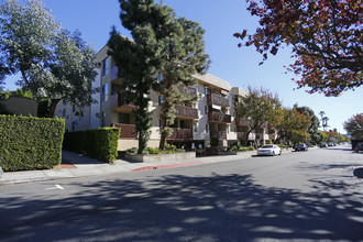 West Knoll Apartments in West Hollywood, CA - Building Photo - Building Photo