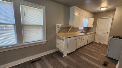 2110 N Cross Ave in Oklahoma City, OK - Building Photo - Building Photo