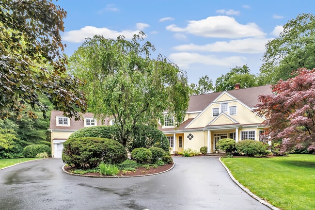 4 Lyons Plain Rd in Weston, CT - Building Photo - Building Photo