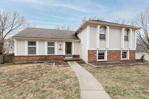 10717 W 98th St in Overland Park, KS - Building Photo