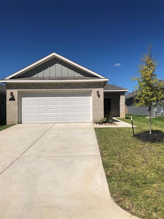 16719 Rover Ln in Porter, TX - Building Photo