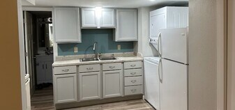 1604 11th St, Unit Lower Level in Emmetsburg, IA - Building Photo