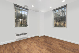 950 5th Ave in New York, NY - Building Photo - Interior Photo