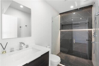 455 SW 14th Ct in Pompano Beach, FL - Foto de edificio - Building Photo