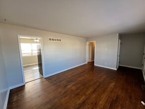 10505 E 40th St in Kansas City, MO - Building Photo - Building Photo