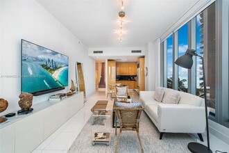 6799 Collins Ave, Unit 411 in Miami Beach, FL - Building Photo - Building Photo