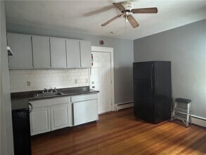 915 Dexter St in Central Falls, RI - Building Photo - Building Photo