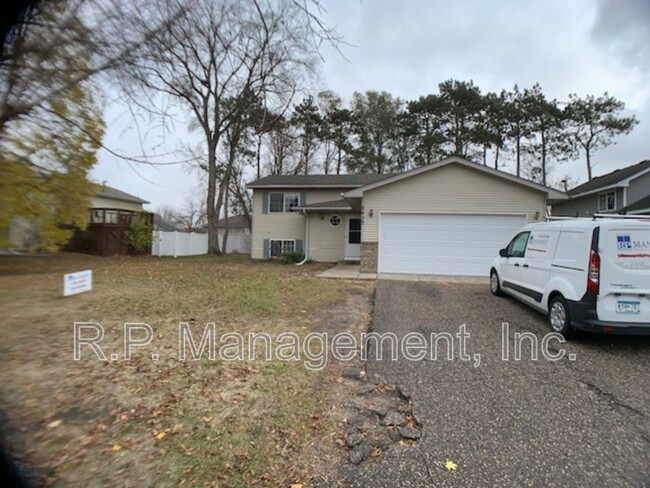 9453 Hallmark Ave S in Cottage Grove, MN - Building Photo - Building Photo