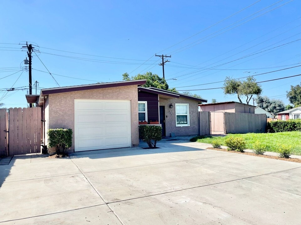 1804 E Holly Oak Dr in West Covina, CA - Building Photo