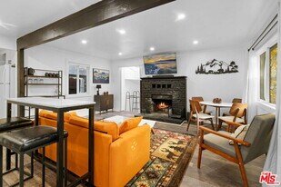 993 Cameron Dr in Big Bear Lake, CA - Building Photo