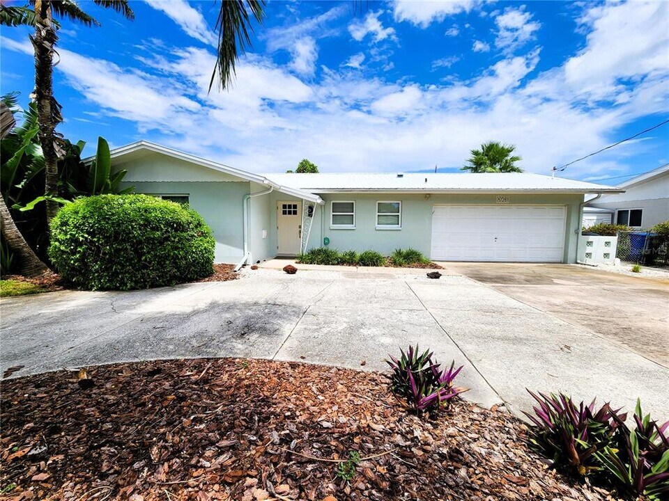 3790 Beach Dr SE in St. Petersburg, FL - Building Photo