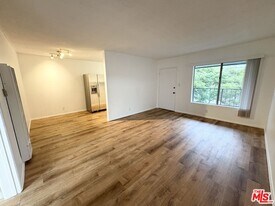 534 Santa Clara Ave in Los Angeles, CA - Building Photo