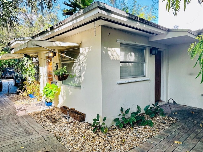 property at 2842 Coconut Ave