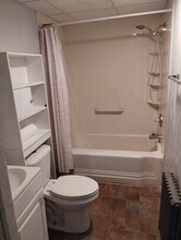 615 S Center St, Unit 1 in Grove City, PA - Building Photo - Building Photo