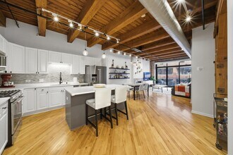 520 W Huron St in Chicago, IL - Building Photo - Building Photo