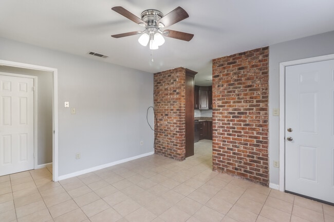 1909 Kingfisher Dr in Gautier, MS - Building Photo - Building Photo