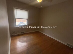 4812 Lakeview Dr in Des Moines, IA - Building Photo - Building Photo