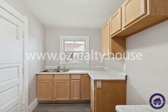 3241 Cherry St in Toledo, OH - Building Photo - Building Photo