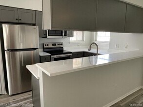 6635 Bellows Ct in West Bloomfield Township, MI - Building Photo - Building Photo