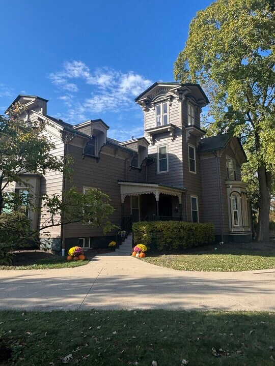 40 Mischa Ct in Lake Zurich, IL - Building Photo