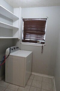 105 Normal Park Dr photo'