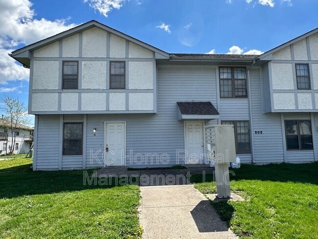 808 SW Meadowridge Dr in Blue Springs, MO - Building Photo - Building Photo