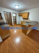 611 W Pine St in Raymore, MO - Building Photo - Building Photo