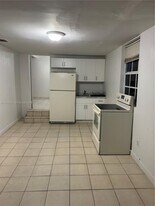 276 E 12th St in Hialeah, FL - Building Photo