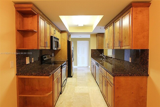 3530 SW 22nd St, Unit 505 in Miami, FL - Building Photo - Building Photo