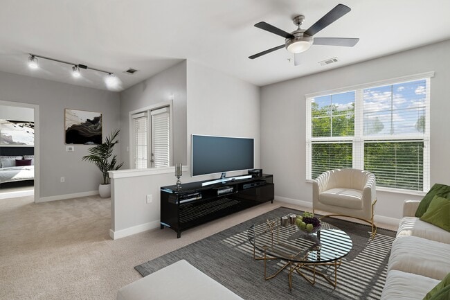 Realm at Patterson Place in Durham, NC - Foto de edificio - Building Photo