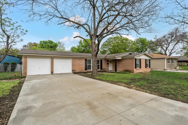 1225 Meadow Brook Rd in Waco, TX - Building Photo - Building Photo