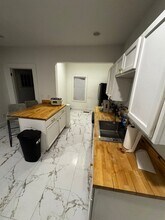 556 N Oxford St, Unit A in Indianapolis, IN - Building Photo - Building Photo