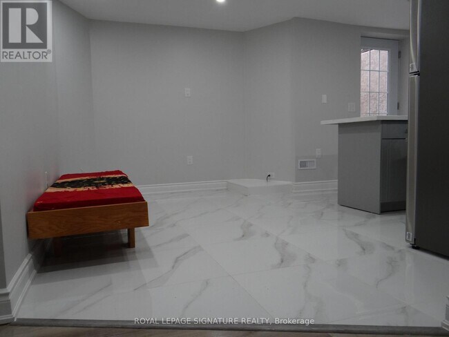 316 Dalgleish Garden in Milton, ON - Building Photo - Building Photo