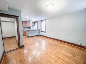 2825 N Francisco Ave in Chicago, IL - Building Photo - Building Photo