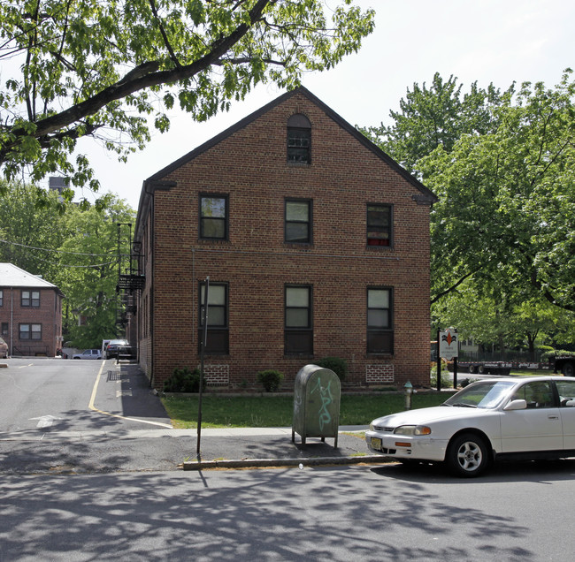 Kai's Court in East Orange, NJ - Foto de edificio - Building Photo