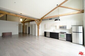 527 Molino St in Los Angeles, CA - Building Photo - Building Photo