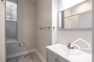 1823 W 17th St, Unit 1FR in Chicago, IL - Foto de edificio - Building Photo