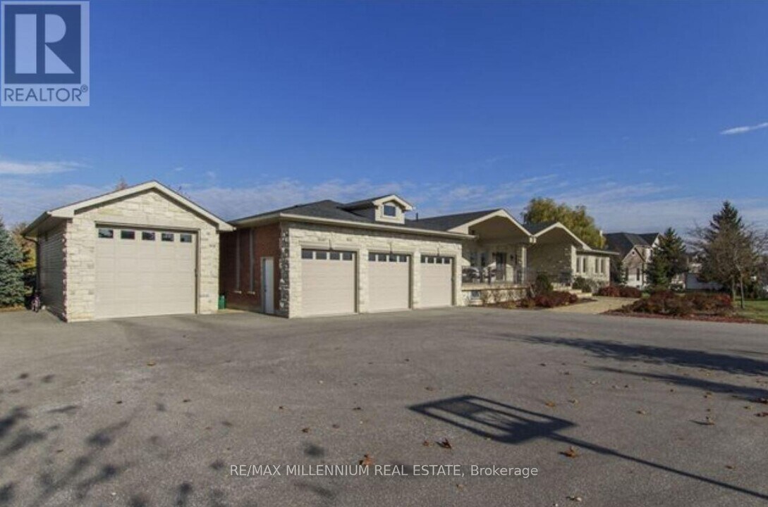 32 Michelangelo Blvd in Brampton, ON - Building Photo