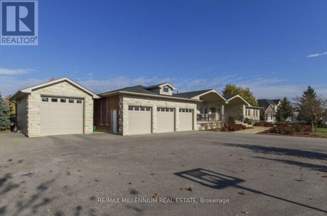 32 Michelangelo Blvd