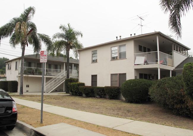 14721 Burbank Blvd in Sherman Oaks, CA - Foto de edificio - Building Photo