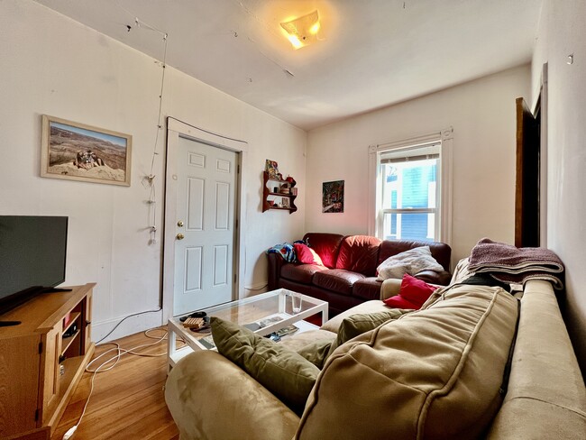 75 Carolina Ave, Unit 3 in Boston, MA - Building Photo - Building Photo