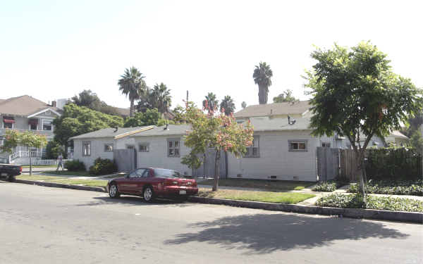 1060 E 1st St in Long Beach, CA - Foto de edificio - Building Photo