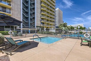 207 W Clarendon Ave in Phoenix, AZ - Building Photo