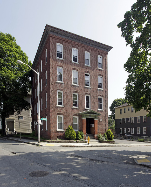 14 Pelham St in Worcester, MA - Foto de edificio