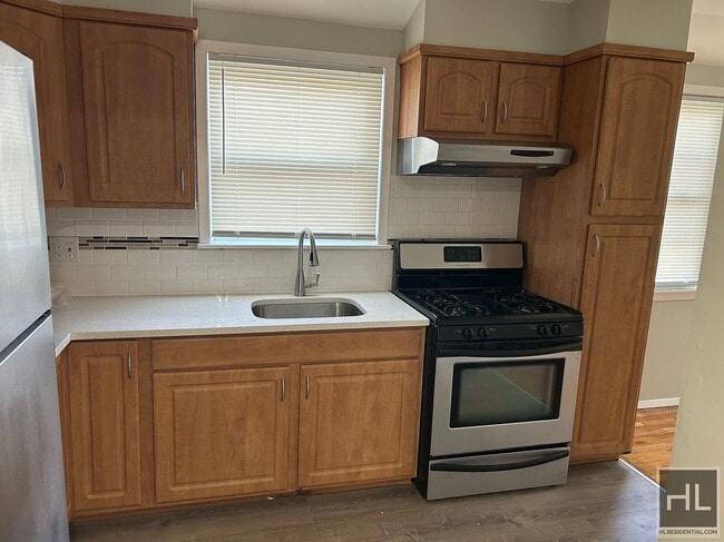 Two Bedroom Bayside Apartment in Queens, NY - Foto de edificio - Building Photo