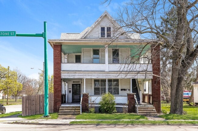 property at 1-904 S Limestone St